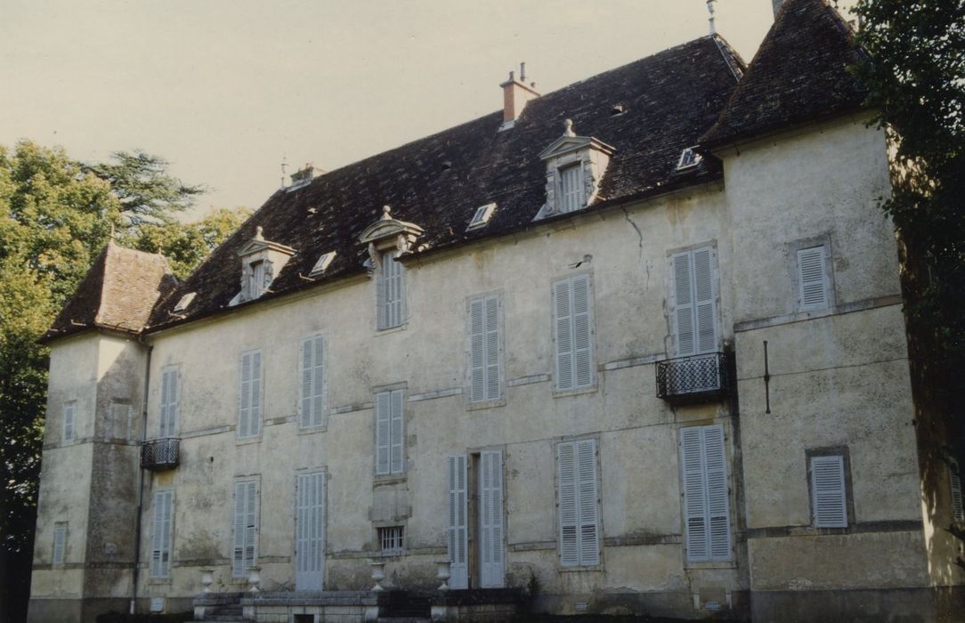 Château : Façade ouest, vue générale