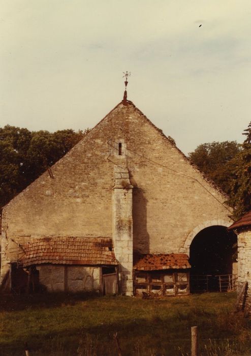 Grange dîmière de l'Oizerolle : Pignon sud, vue générale