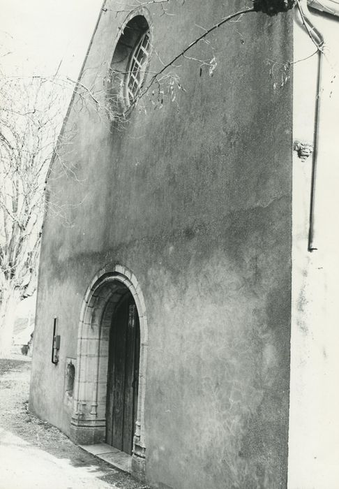 Eglise : Façade occidentale, vue partielle