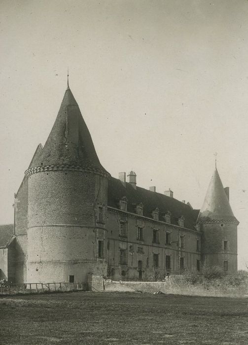 Château : Façade est, vue générale