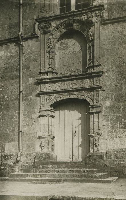 Château : Façade ouest, vue partielle