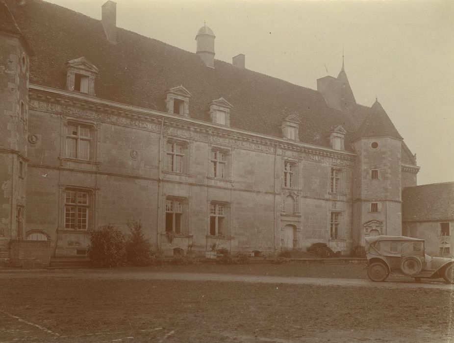 Château : Façade ouest, vue générale