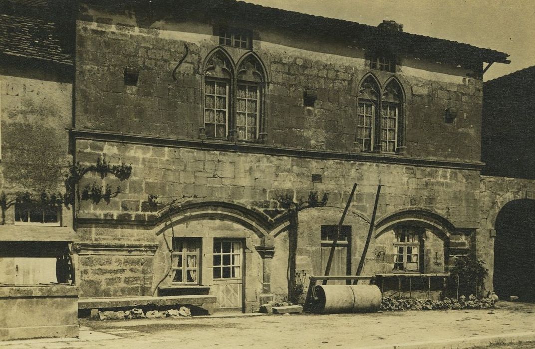 Maison : Façade sur rue, vue générale