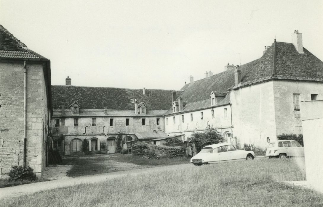 Couvent des Cordeliers (ancien) : Vue générale des façades sur cour