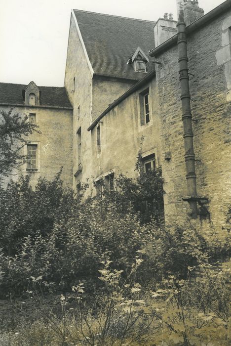 Maison : Façade est sur jardin, vue générale