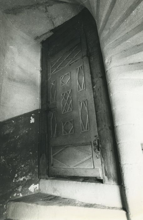 Maison : Escalier, détail du vantail de la porte de l’escalier