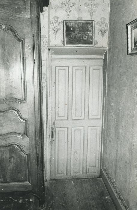 Maison : 1er étage, vantail de la porte du couloir