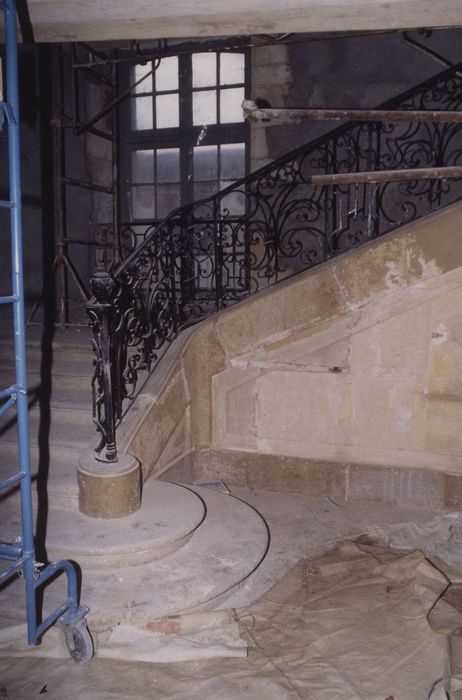 Hôtel de Clermont-Tonnerre (ancienne chapelle des Ursulines) : Escalier monumental, vue partielle