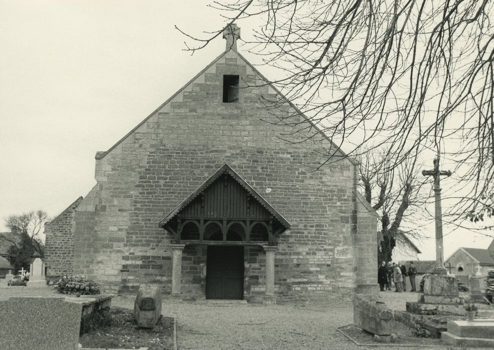 Eglise Saint-Cyr et Sainte-Julitte : Façade occidentale, vue générale