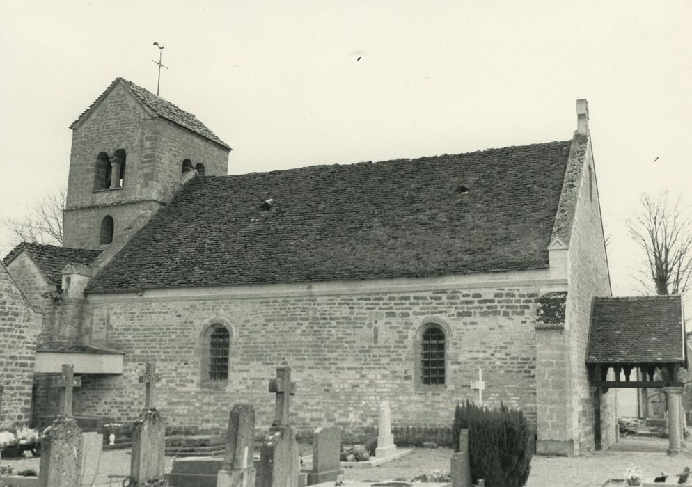 Eglise Saint-Cyr et Sainte-Julitte : Façade latérale nord, vue générale