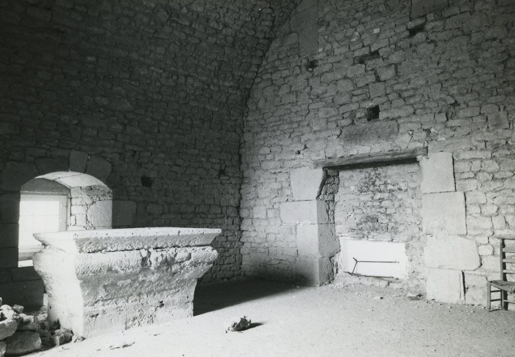 Château du Roussay : Tour de la chapelle, 1er étage, vue générale