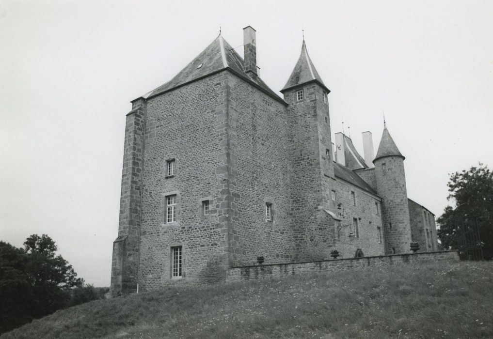 Château du Roussay : Ensemble nord-est, vue générale