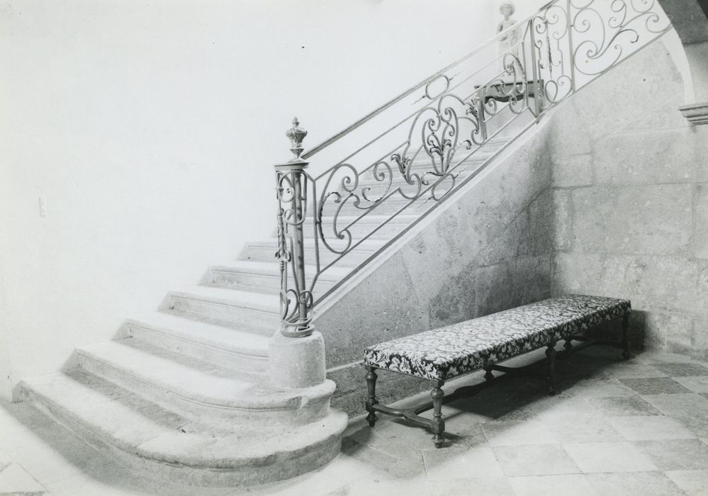 Château du Roussay : Escalier d’honneur, vue partielle