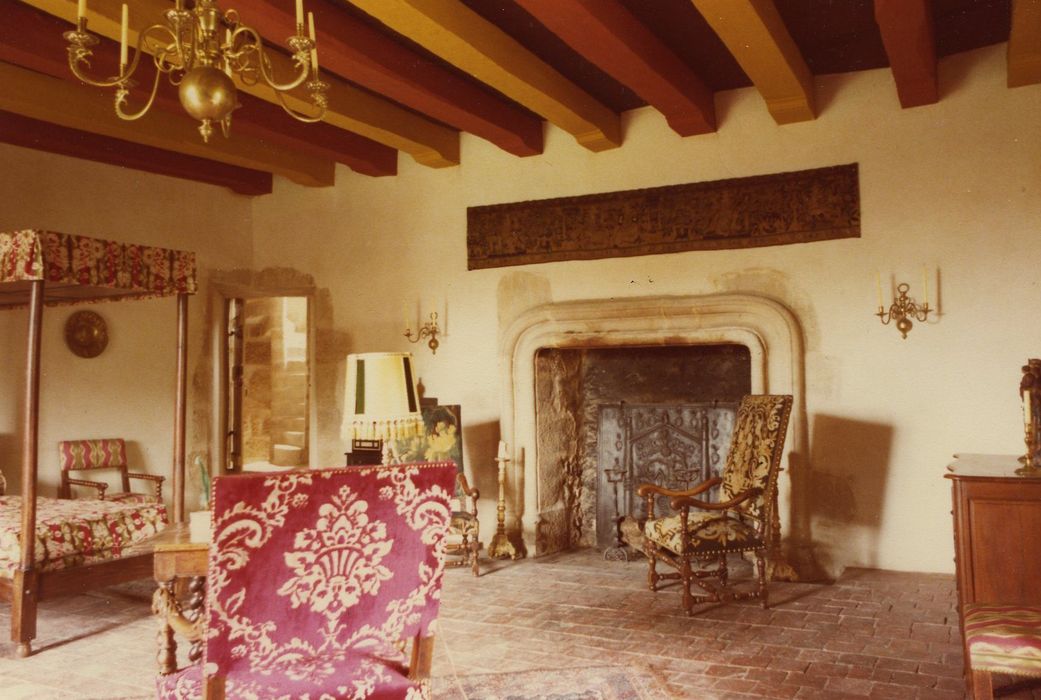 Château du Roussay : Corps de logis, 2e étage, chamnbre, vue partielle