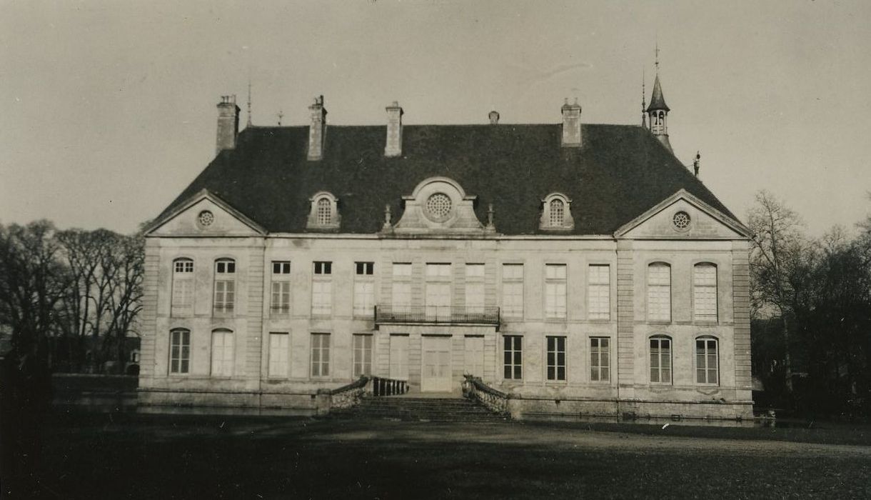 Château de Commarin : Façade ouest, vue générale