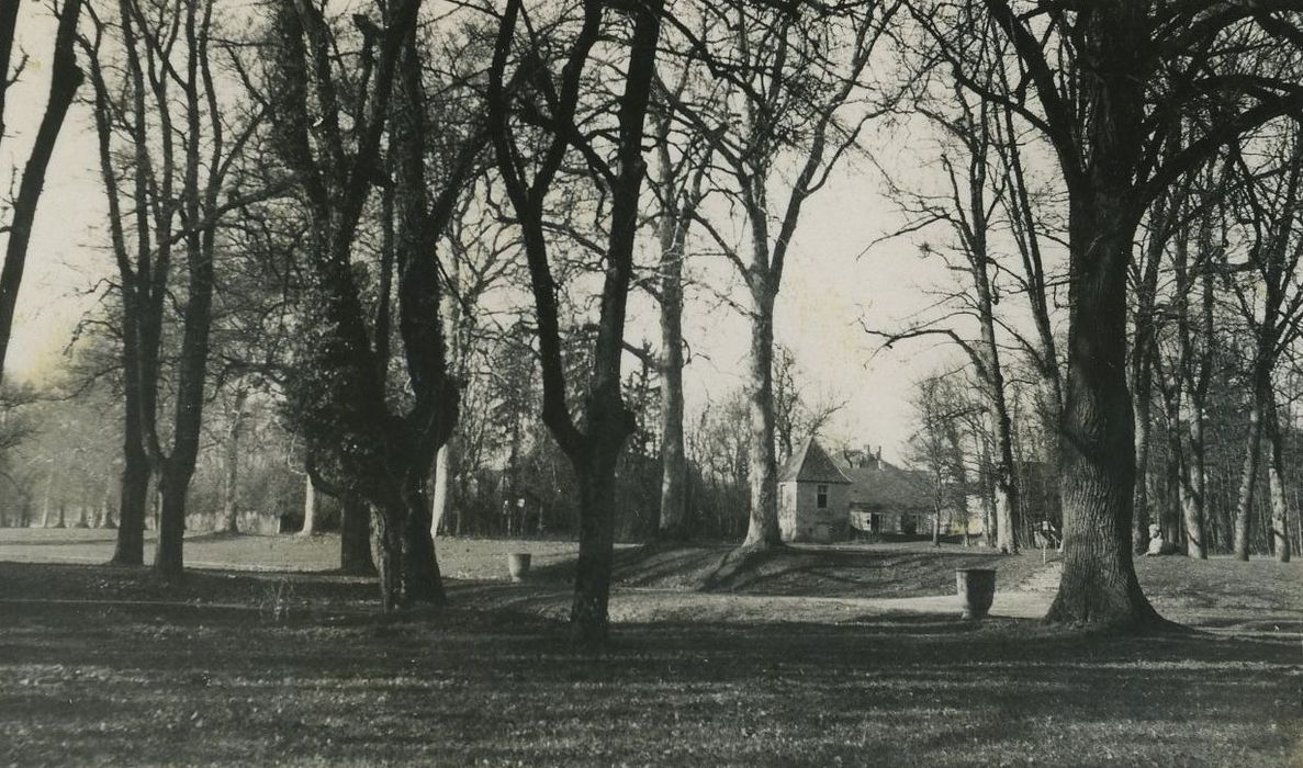 Château de Commarin : Parc, vue partielle