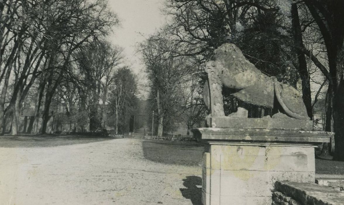 Château de Commarin : Parc, vue partielle