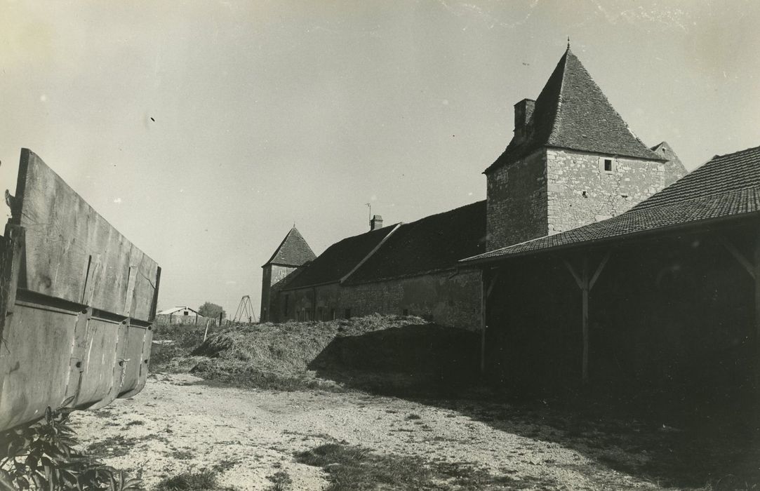 Château : Bâtiments de ferme, ensemble ouest, vue générale