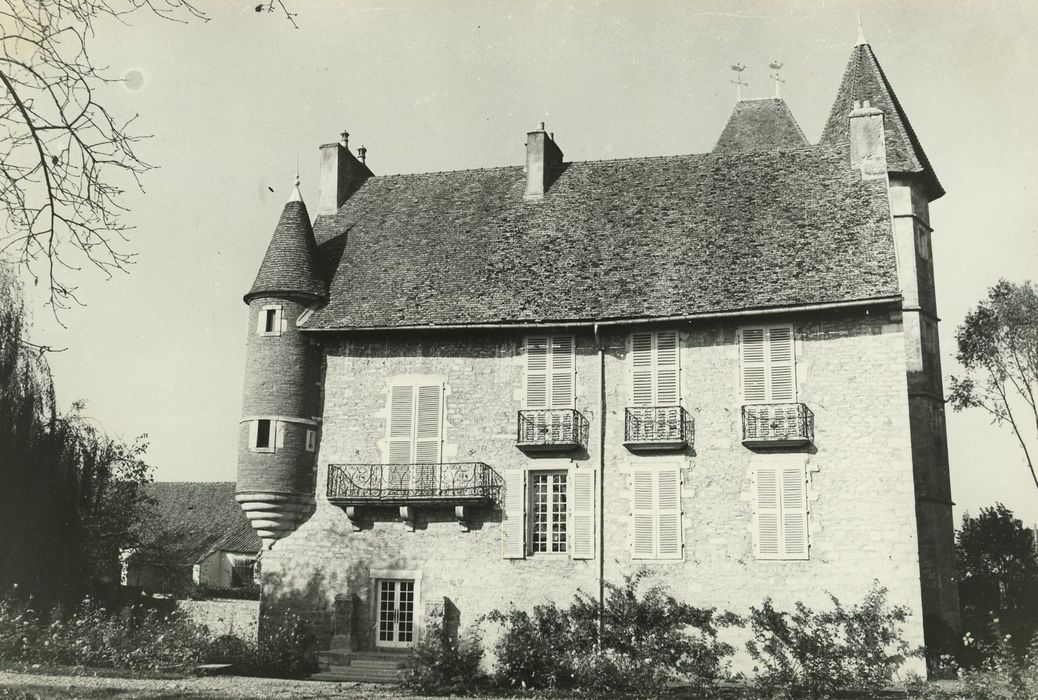 Château : Façade est, vue générale