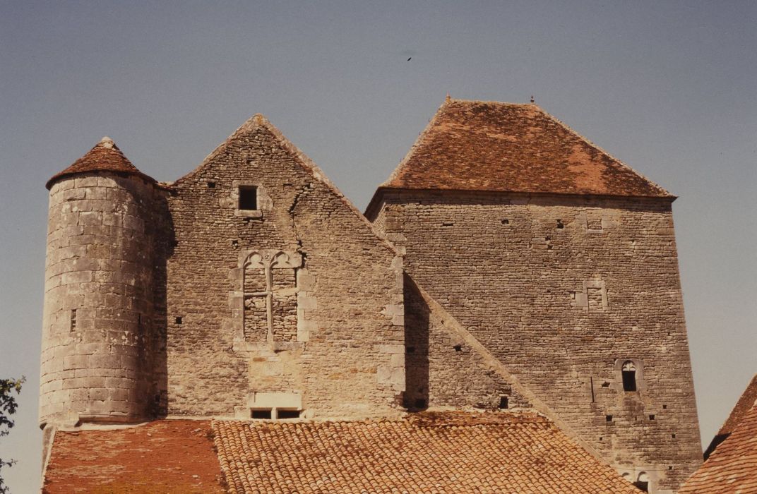 Château : Bâtiment ouest, pignon sud, vue générale