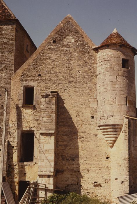 Château : Bâtiment est, pignon sud, vue générale