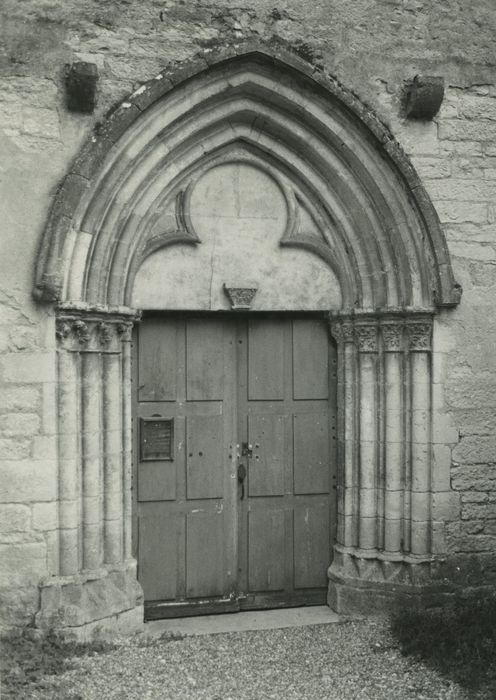 Eglise Saint-Pierre : Portail occidental, vue générale