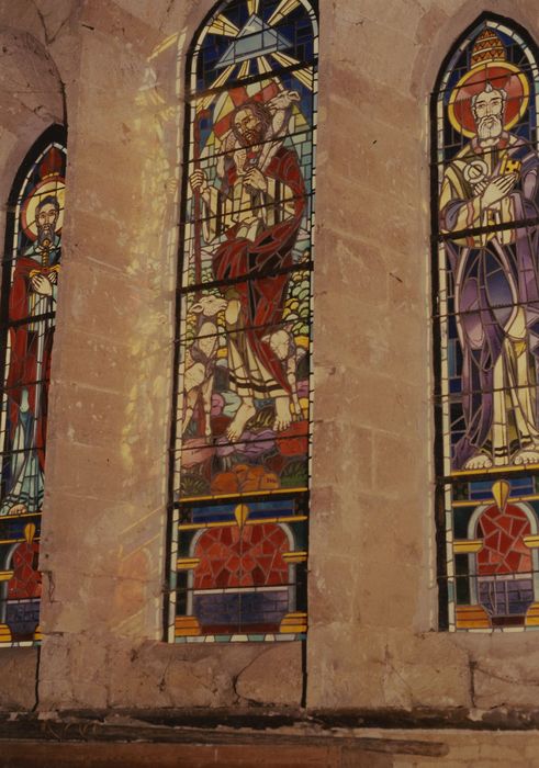 Eglise Saint-Pierre : Verrières du chevet, vue générale