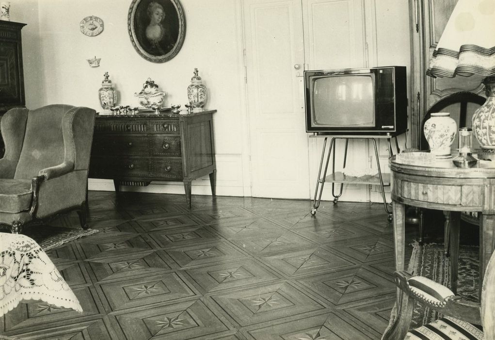 Ancienne abbaye Saint-Bénigne : Grand salon, vue partielle du plancher marqueté