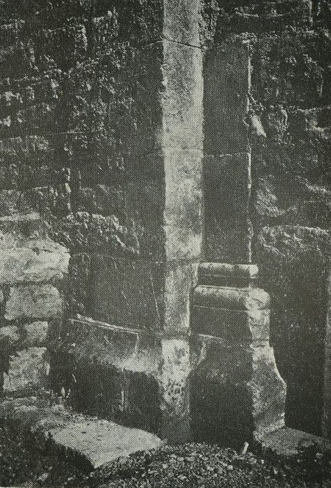 Chapelle de la Maladière (ancienne) : Détail de la base d’un pilier