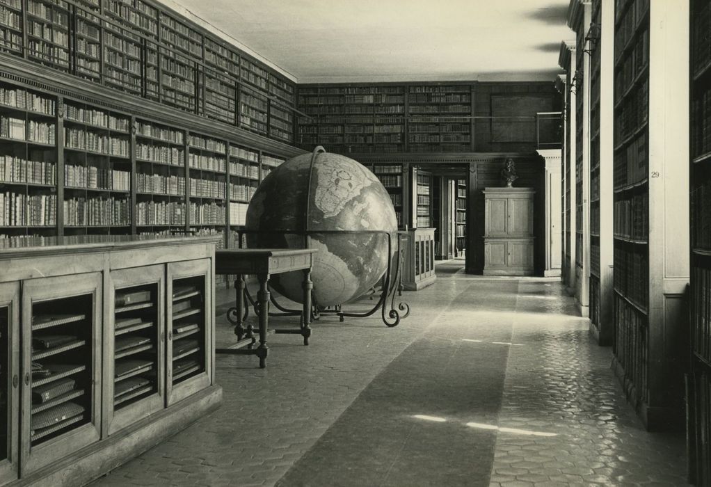 Collège des jésuites des Godrans (ancien) : Aile nord, bibliothèque, vue partielle