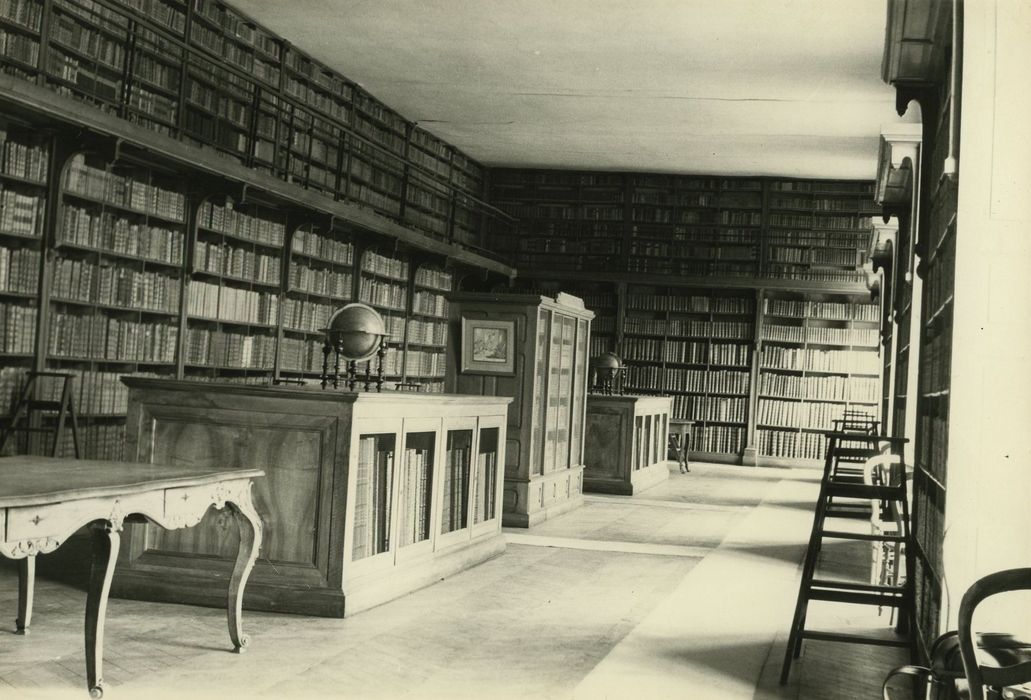 Collège des jésuites des Godrans (ancien) : Aile nord, bibliothèque, vue partielle