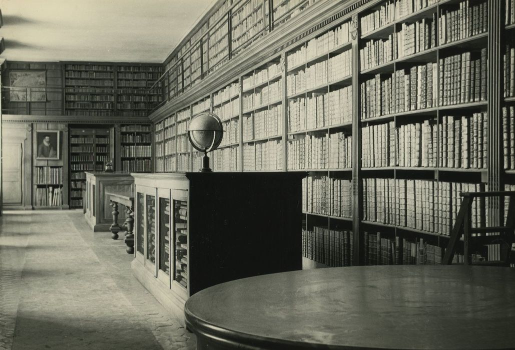 Collège des jésuites des Godrans (ancien) : Aile nord, bibliothèque, vue partielle