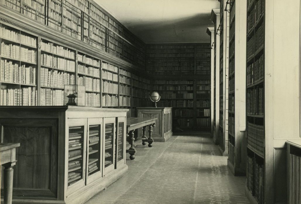 Collège des jésuites des Godrans (ancien) : Aile nord, bibliothèque, vue partielle