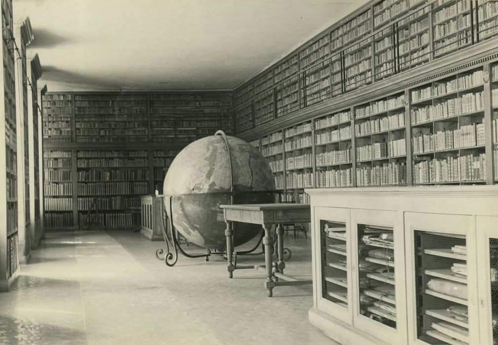 Collège des jésuites des Godrans (ancien) : Aile nord, bibliothèque, vue partielle