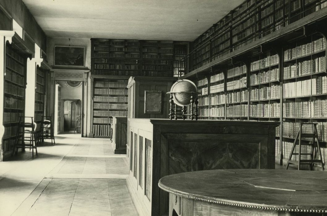 Collège des jésuites des Godrans (ancien) : Aile nord, bibliothèque, vue partielle