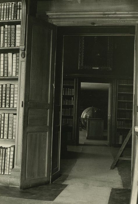 Collège des jésuites des Godrans (ancien) : Aile nord, bibliothèque, vue partielle