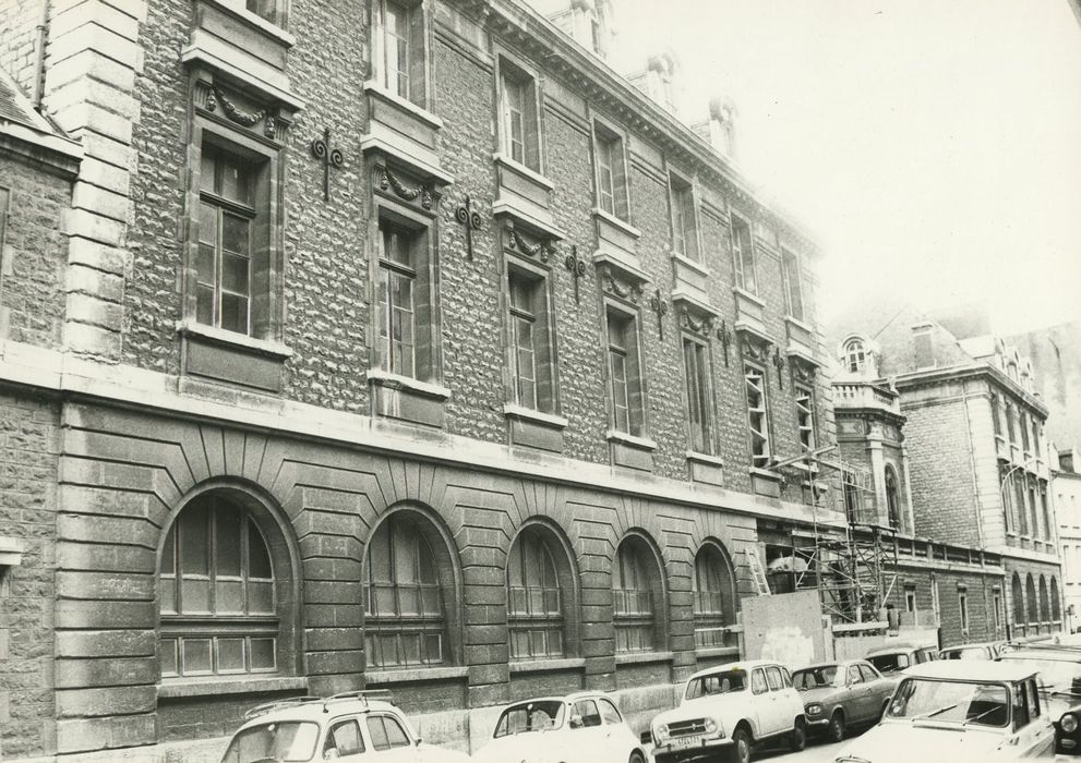 Ecole Saint-François de Sales (ancienne) : Bâtiments sur la rue du Lycée, vue générale