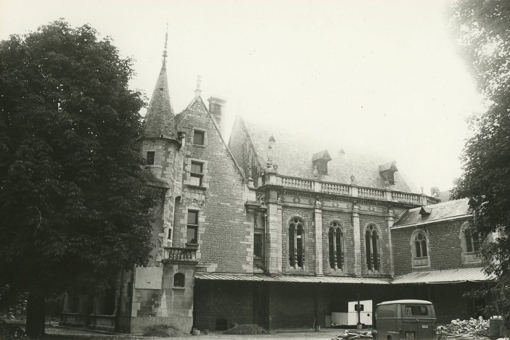 Ecole Saint-François de Sales (ancienne) : Bâtiments sur cour, vue partielle