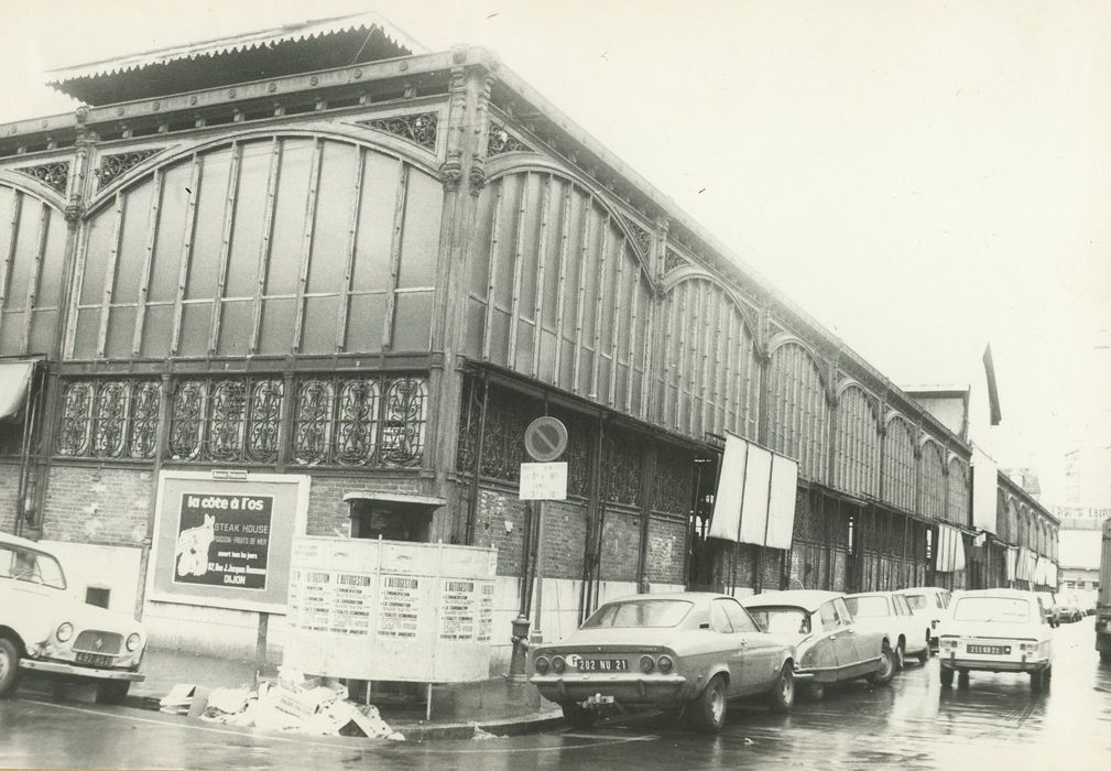 Halles du marché : Façade sur la rue Quentin, vue générale