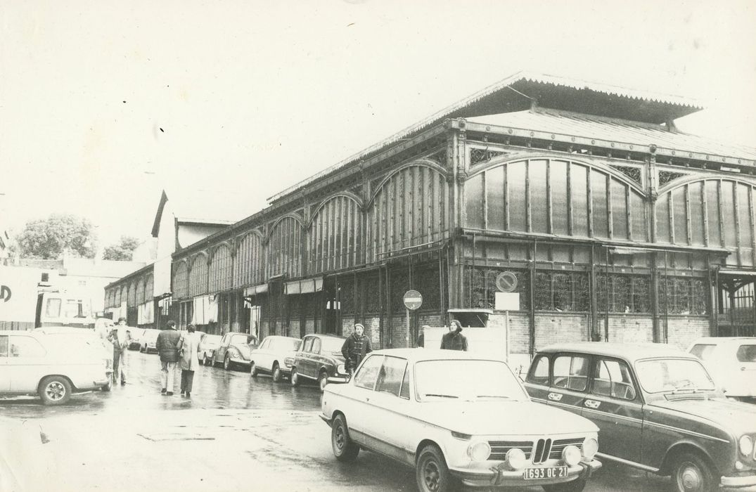 Halles du marché : Façade sur la rue Odebert, vue générale