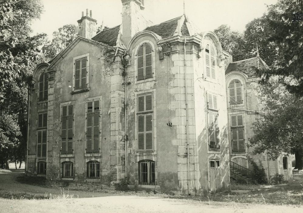 Castel situé dans le lycée technique du Castel : Façade nord, vue gnéérale