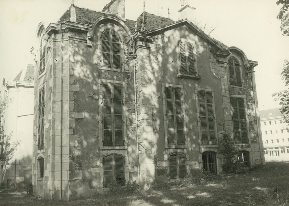 Castel situé dans le lycée technique du Castel : Façade nord, vue générale