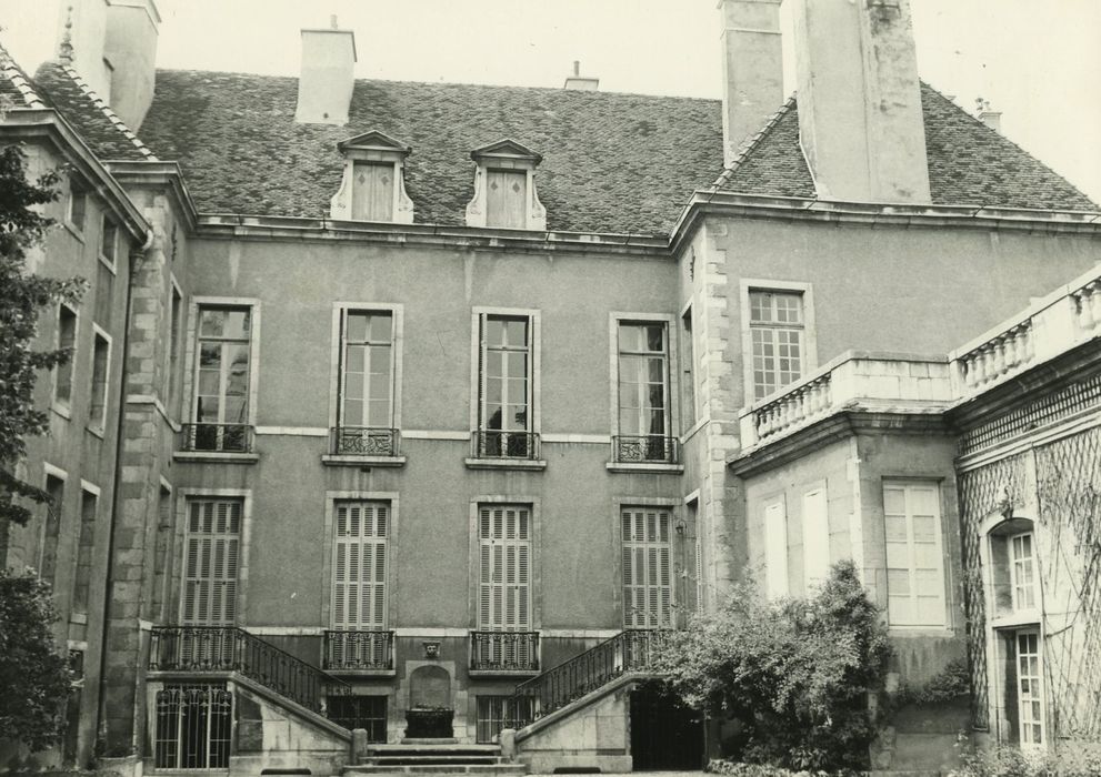 Hôtel Berbisey : Façade sur jardin, vue générale