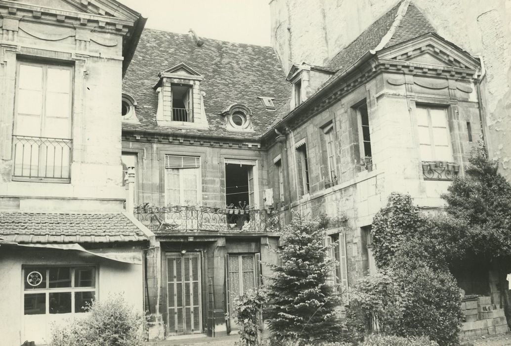 Hôtel Berbisey : Façade sur jardin, vue générale