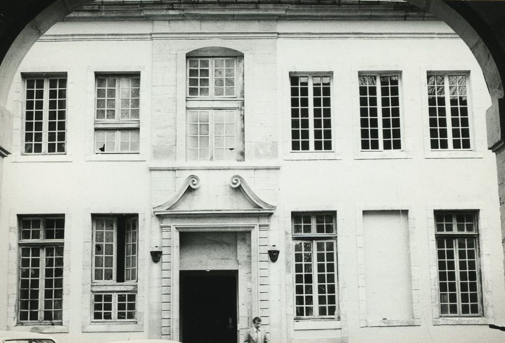 Hôtel Brûlart : Façade sur cour, vue générale