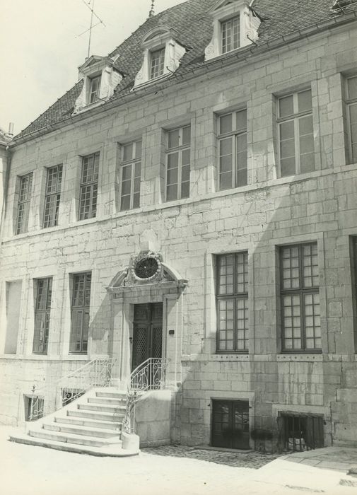 Hôtel de Bretagne-Blancey : Façade sur cour du corps de logis, vue générale