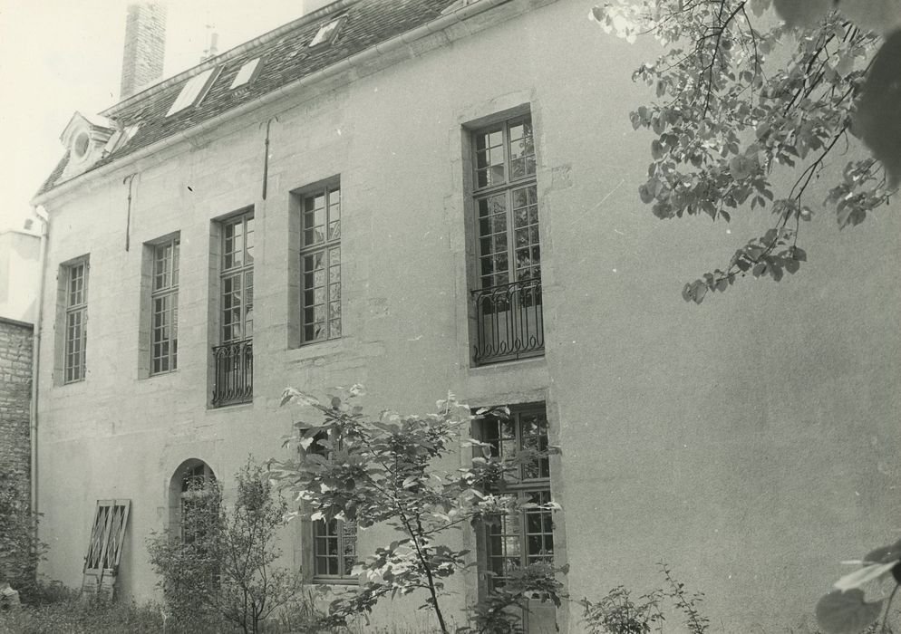 Hôtel de Bretagne-Blancey : Façade sur jardin, vue partielle