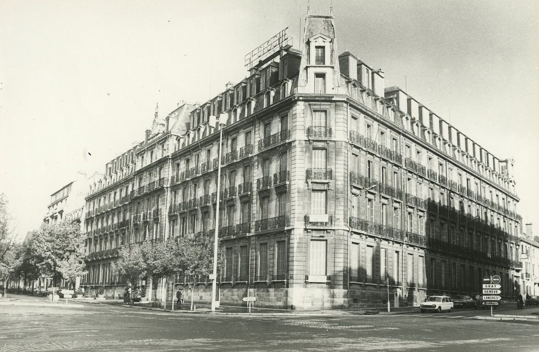 Hôtel de la Cloche : Ensemble sud-est et sud-ouest, vue générale