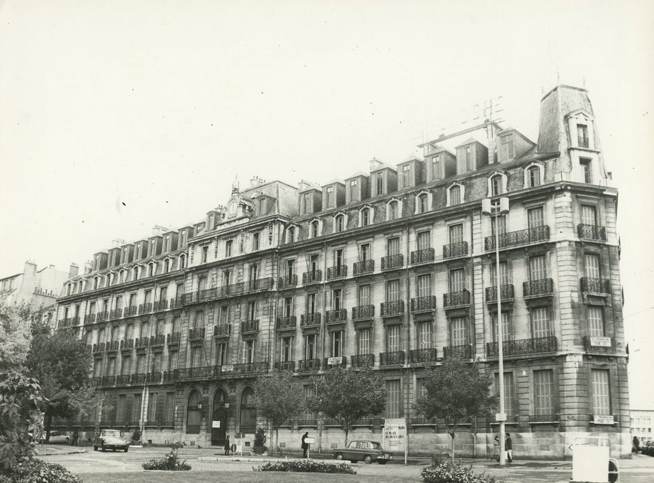 Hôtel de la Cloche : Façade ouest, vue générale