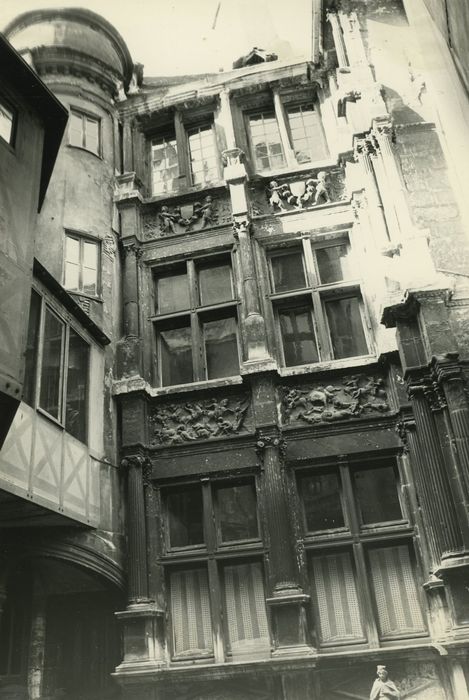 Ancien hôtel de Rochefort ou hôtel Morel-Sauvegrain : Façade sur cour, vue partielle